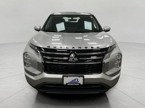 New 2026 Mitsubishi Outlander ES image 9