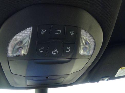 Certified 2025 Chrysler Pacifica Select FWD image 31