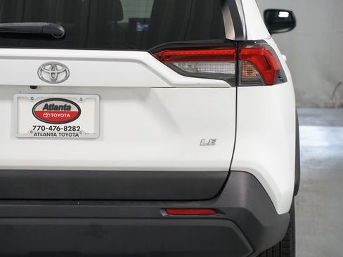 Used 2021 Toyota RAV4 LE FWD image 10