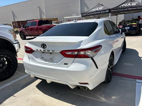 Used 2019 Toyota Camry SE FWD image 3