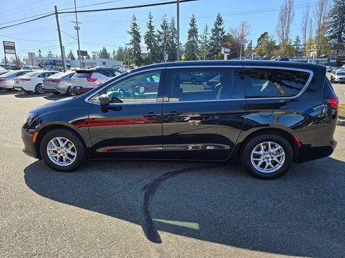 Used 2024 Chrysler Voyager LX FWD image 7