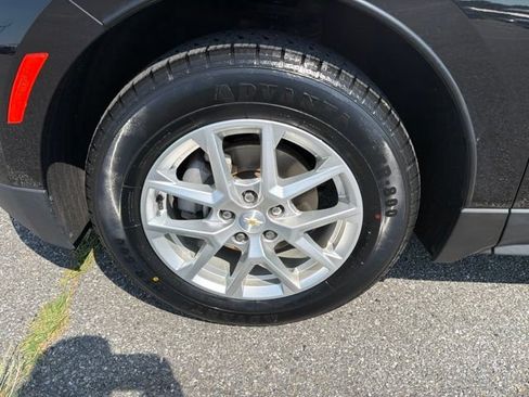 Used 2022 Chevrolet Equinox LT FWD image 23