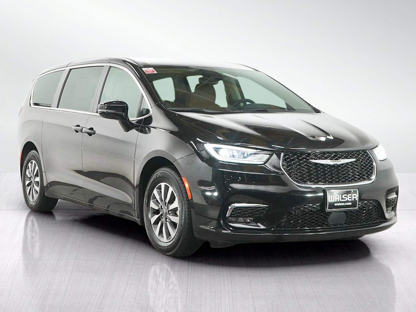 Used 2024 Chrysler Pacifica Limited FWD image 7