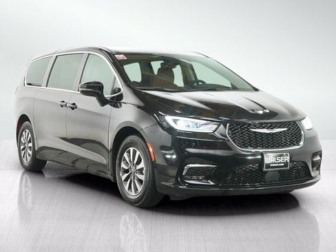 Used 2024 Chrysler Pacifica Limited FWD image 7