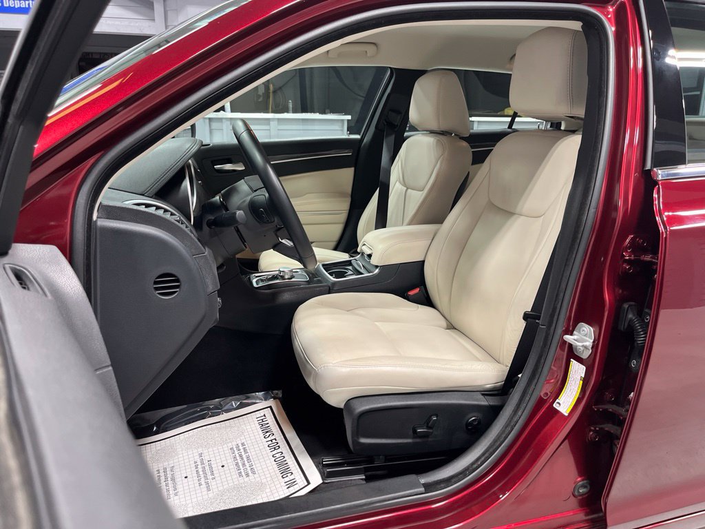Used 2018 Chrysler 300 Touring L RWD image 13