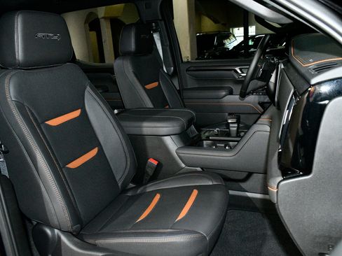 Used 2025 GMC Sierra 1500 AT4 w/ AT4 Premium Package image 8