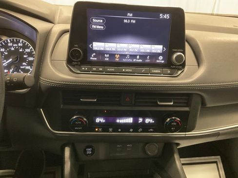 Used 2024 Nissan Rogue SV image 16