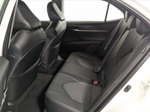 Used 2022 Toyota Camry SE w/ Convenience Package image 16