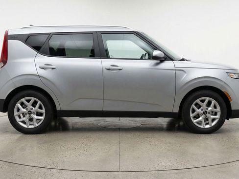 Used 2025 Kia Soul LX w/ LX Technology Package image 11