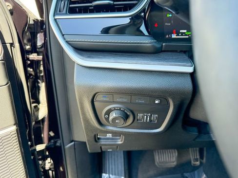 Used 2022 Jeep Grand Cherokee Limited 4xe image 20