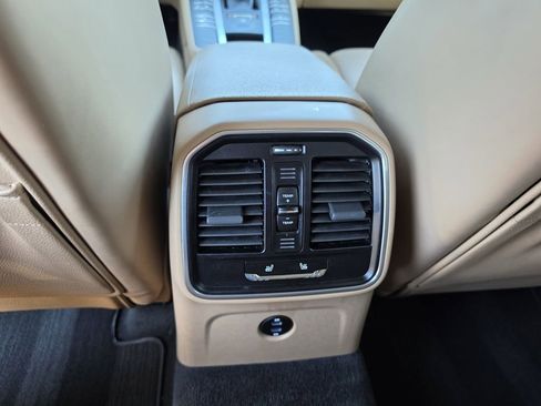 Used 2020 Porsche Macan AWD/4WD image 18