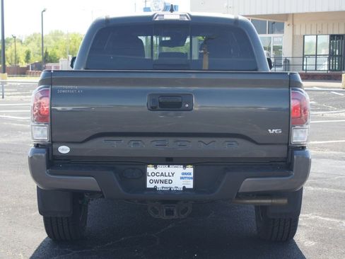 Used 2021 Toyota Tacoma TRD Sport AWD/4WD image 3
