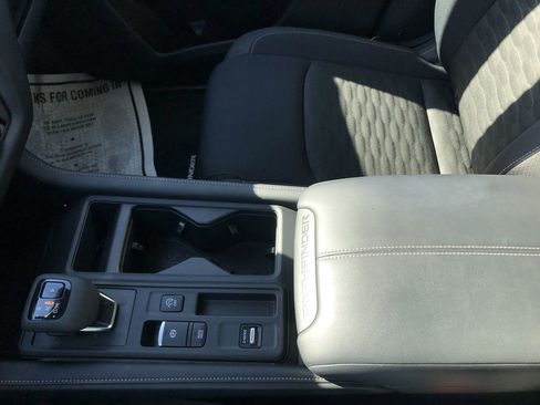 Used 2025 Nissan Pathfinder S image 17