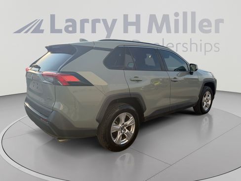 Used 2021 Toyota RAV4 XLE w/ Convenience Package FWD image 5