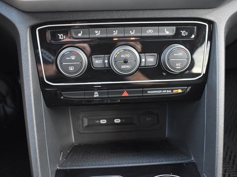 Used 2022 Volkswagen Atlas SE image 31