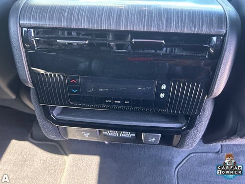 Used 2024 Jeep Wagoneer Series II w/ Flexible Seating Group RWD image 16
