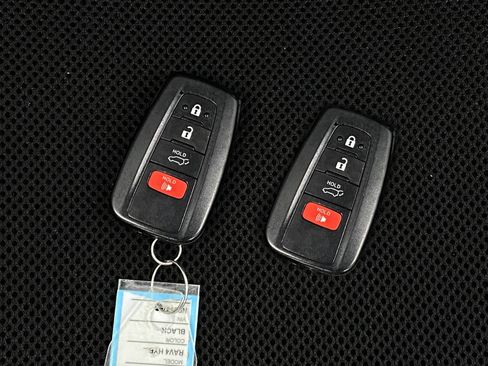 Used 2022 Toyota RAV4 SE w/ Convenience Package AWD/4WD image 9