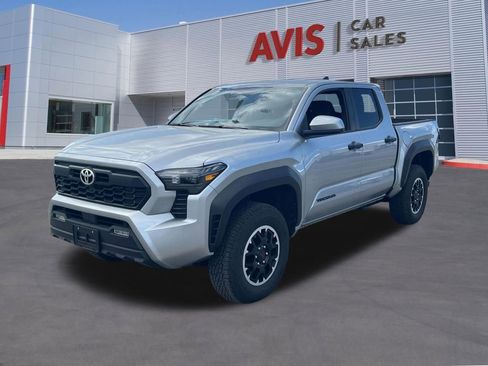 Used 2025 Toyota Tacoma TRD Off-Road AWD/4WD image 1