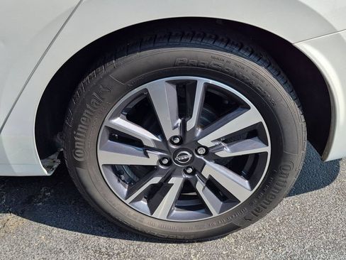 Used 2023 Nissan Versa SV FWD image 9