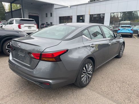 Used 2024 Nissan Altima 2.5 SV image 4