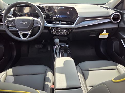 New 2026 Chevrolet Trax ACTIV w/ Sunroof Package FWD image 12