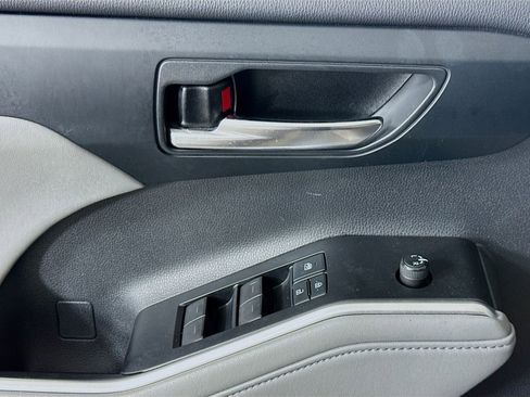 Used 2021 Toyota Highlander XLE image 20