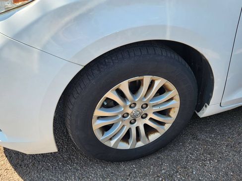 Used 2013 Toyota Sienna XLE FWD image 22