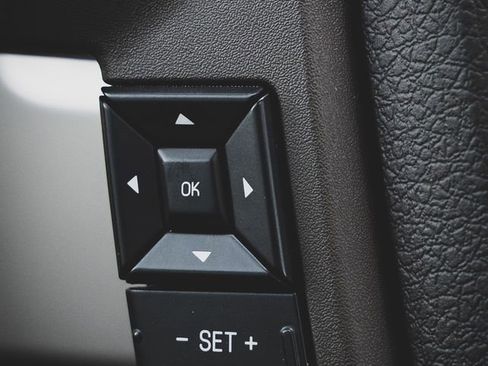 Used 2012 Ford F150 Lariat w/ Lariat Chrome Pkg image 12