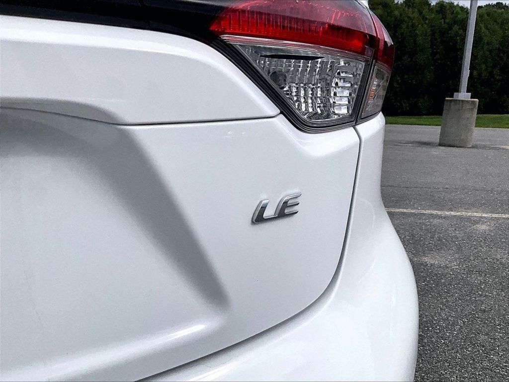 Used 2025 Toyota Corolla LE FWD image 29