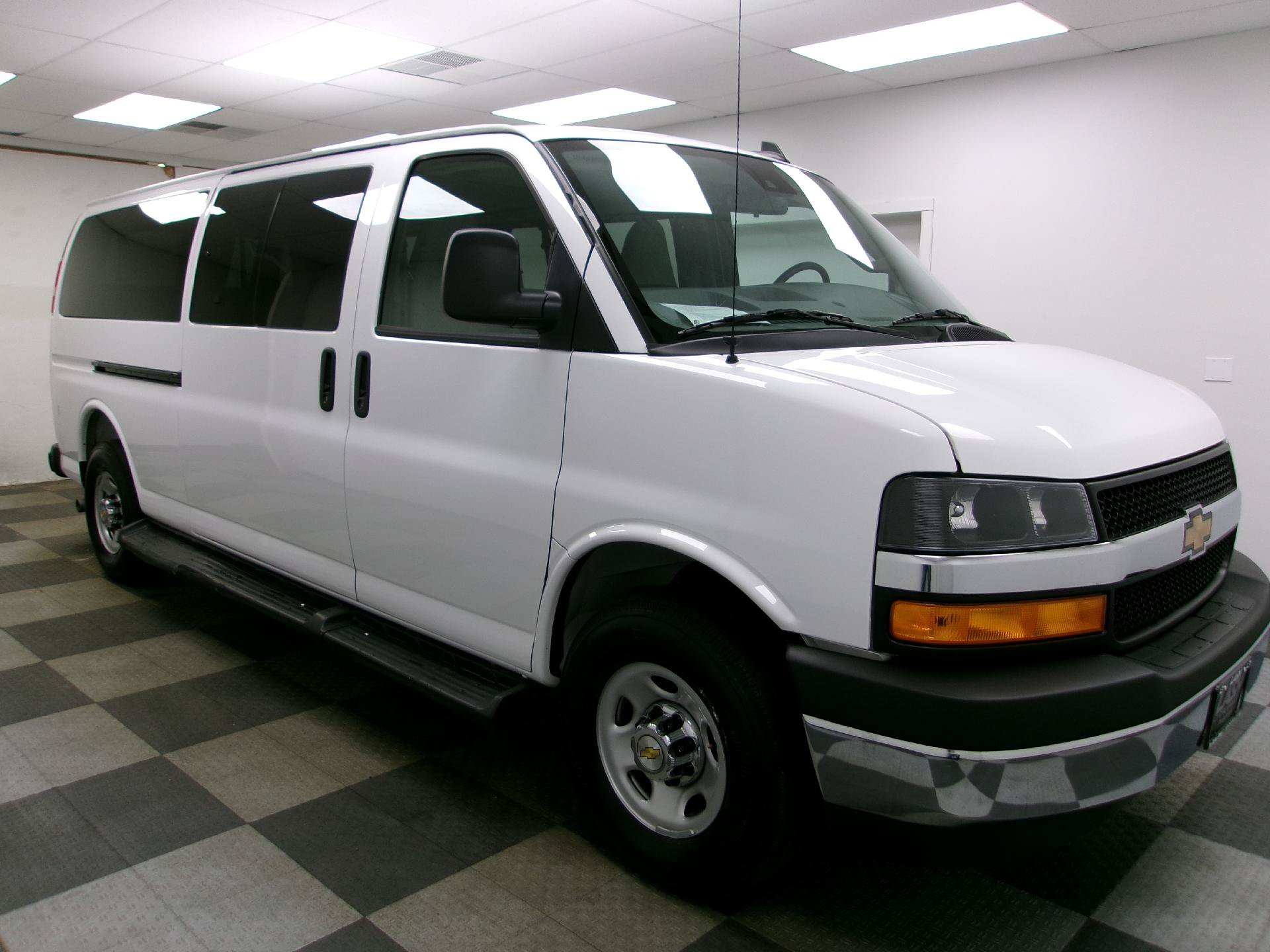 Used 2025 Chevrolet Express 3500 LT w/ LT Preferred Equipment Group RWD image 13