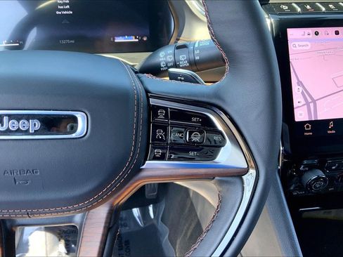 Certified 2025 Jeep Grand Cherokee Summit AWD/4WD image 24