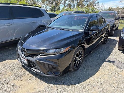 Used 2023 Toyota Camry SE image 1