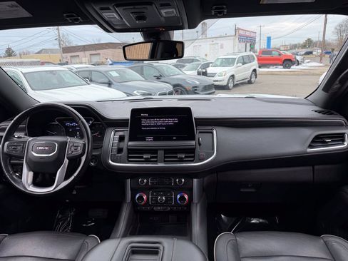 Used 2021 GMC Yukon XL SLT AWD/4WD image 16