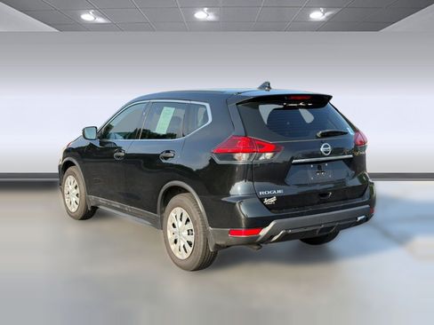 Used 2017 Nissan Rogue S FWD image 3