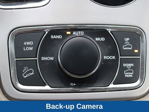 Used 2021 Jeep Grand Cherokee Overland AWD/4WD image 18