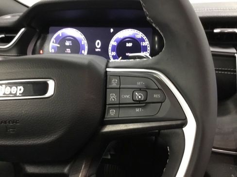 Used 2024 Jeep Grand Cherokee L Limited w/ Black Appearance Package image 47