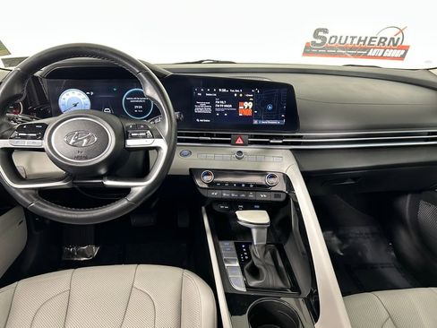 Used 2023 Hyundai Elantra Limited image 19