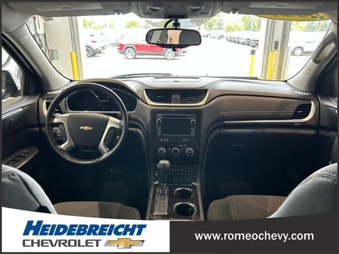 Used 2017 Chevrolet Traverse LT w/ Style and Technology Package FWD image 16