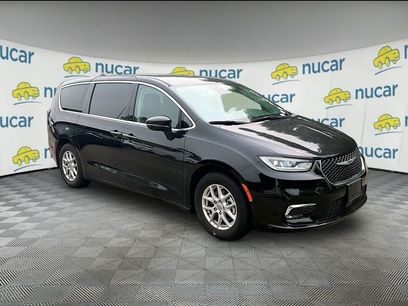 Used 2023 Chrysler Pacifica Touring-L