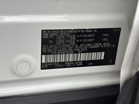 Used 2021 Toyota RAV4 LE w/ Carpet Mat Package (TMS) AWD/4WD image 30
