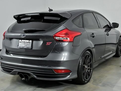 Used 2018 Ford Focus ST image 12