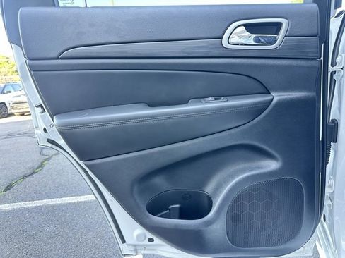 Used 2022 Jeep Grand Cherokee Laredo X image 26