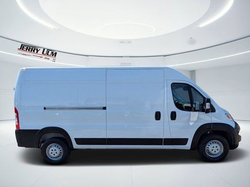 Used 2025 RAM ProMaster 2500 w/ Convenience Group image 2