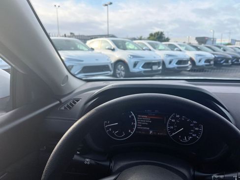 Used 2025 Nissan Sentra SV image 34