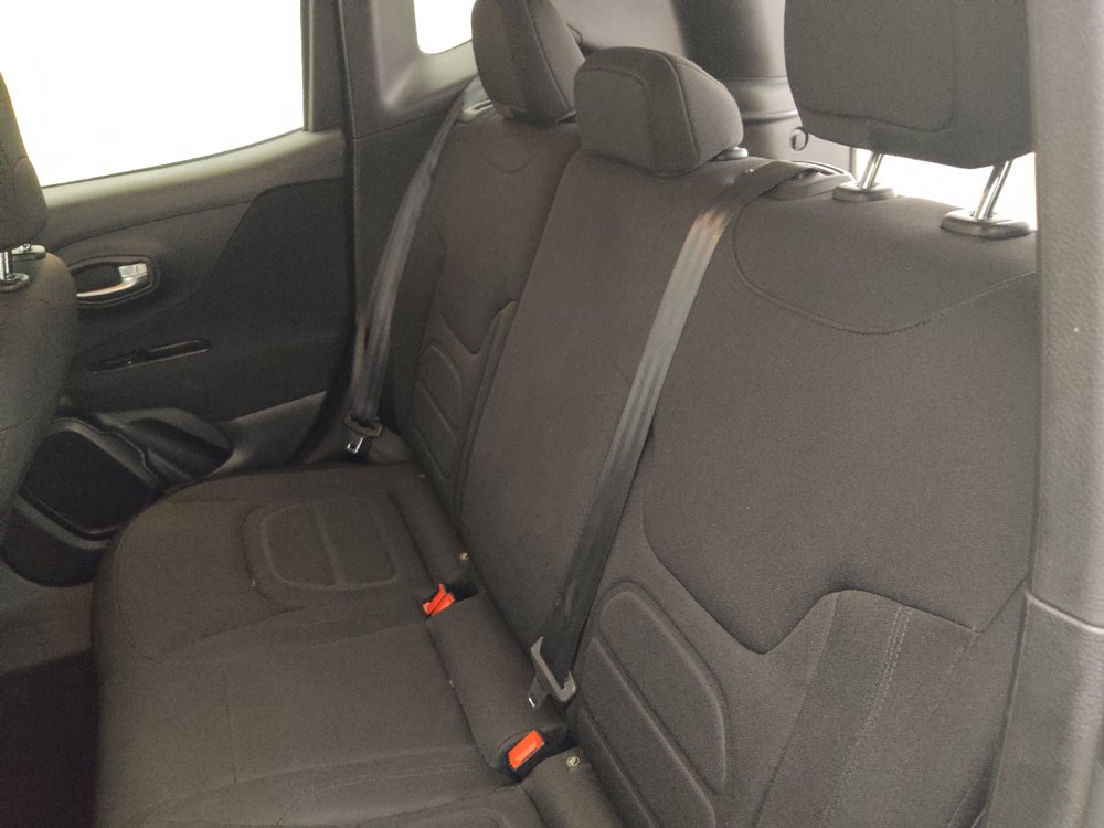 Used 2020 Jeep Renegade Latitude FWD image 18