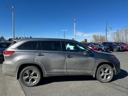 Used 2019 Toyota Highlander Limited Platinum image 2