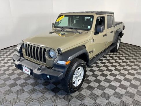 Used 2020 Jeep Gladiator Sport w/ Quick Order Package 24S AWD/4WD image 3