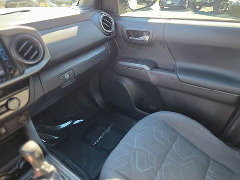 Used 2017 Toyota Tacoma TRD Sport w/ Tow Package image 37