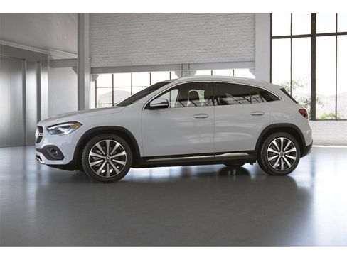 Used 2022 Mercedes-Benz GLA 250 4MATIC image 37
