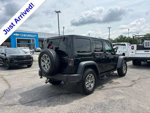 Used 2016 Jeep Wrangler Unlimited Rubicon w/ Connectivity Group AWD/4WD image 3